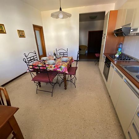 Appartamento In Centro Nonna Elena 拉默齐亚泰尔默 外观 照片