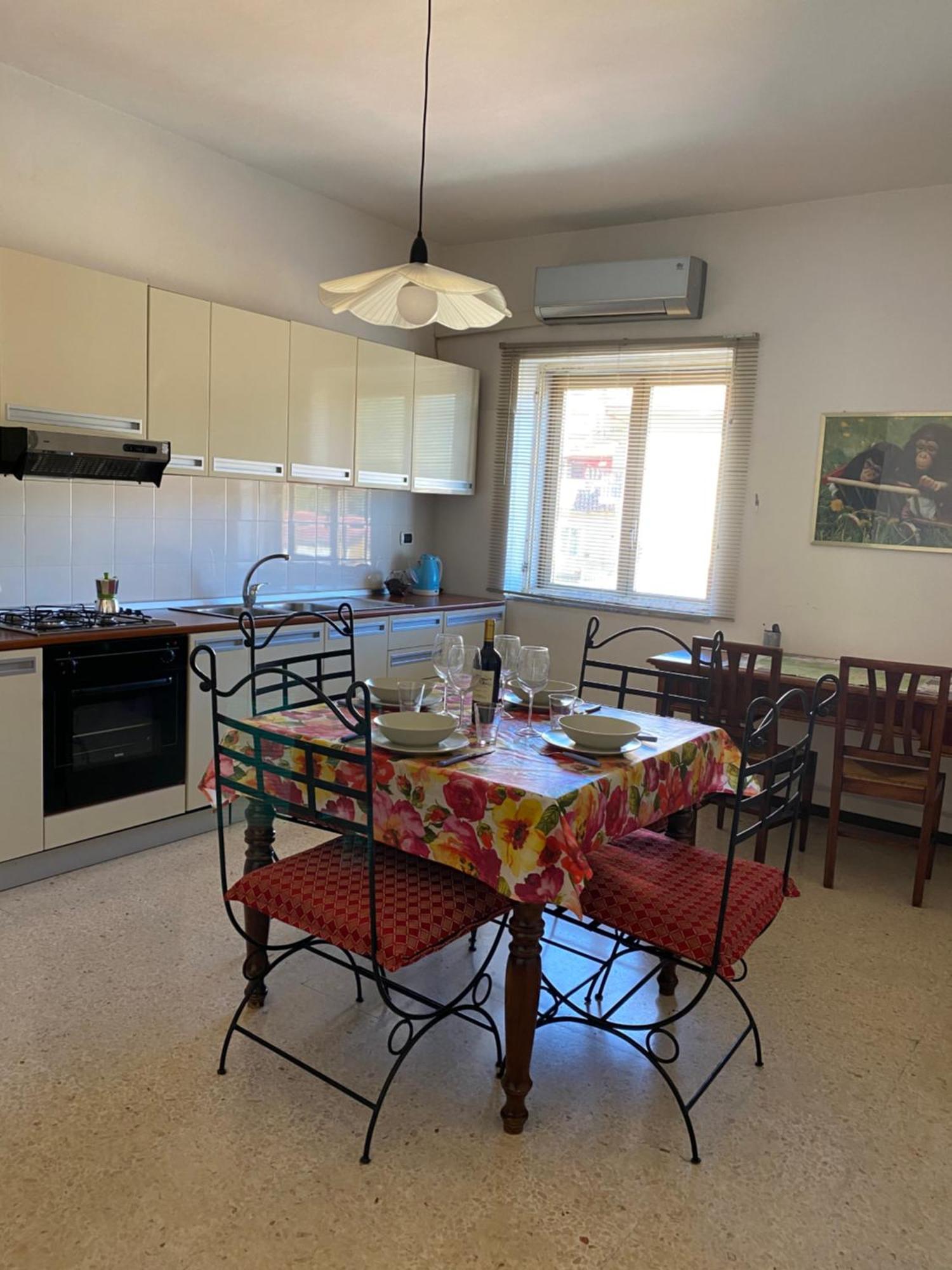 Appartamento In Centro Nonna Elena 拉默齐亚泰尔默 外观 照片