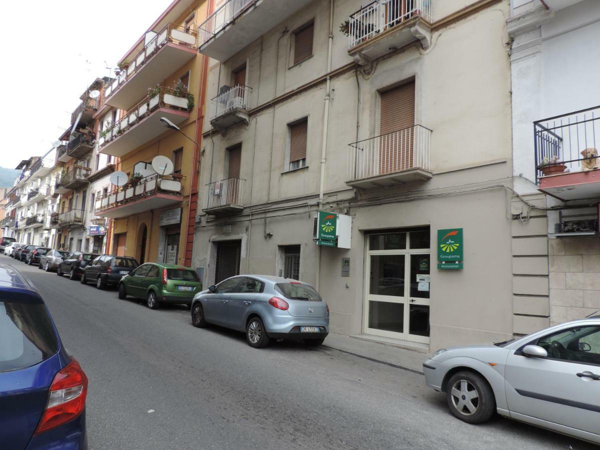 Appartamento In Centro Nonna Elena 拉默齐亚泰尔默 外观 照片